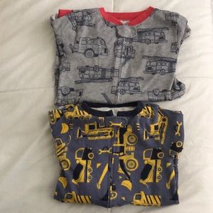 2 Carters footed pajamas